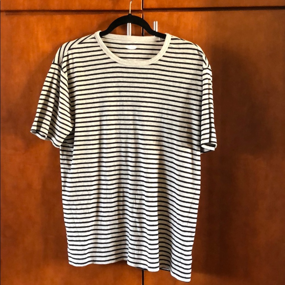 Stripped tshirt. Size M. Never worn.